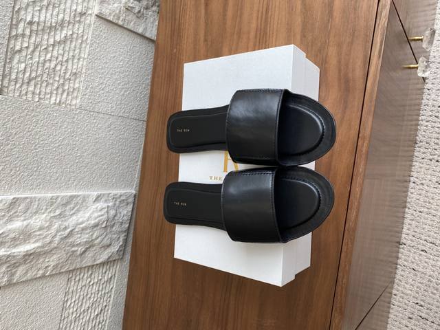 Top version: Dongguan goods The Row 25Ss Summer new one-piece flat slippers Ther