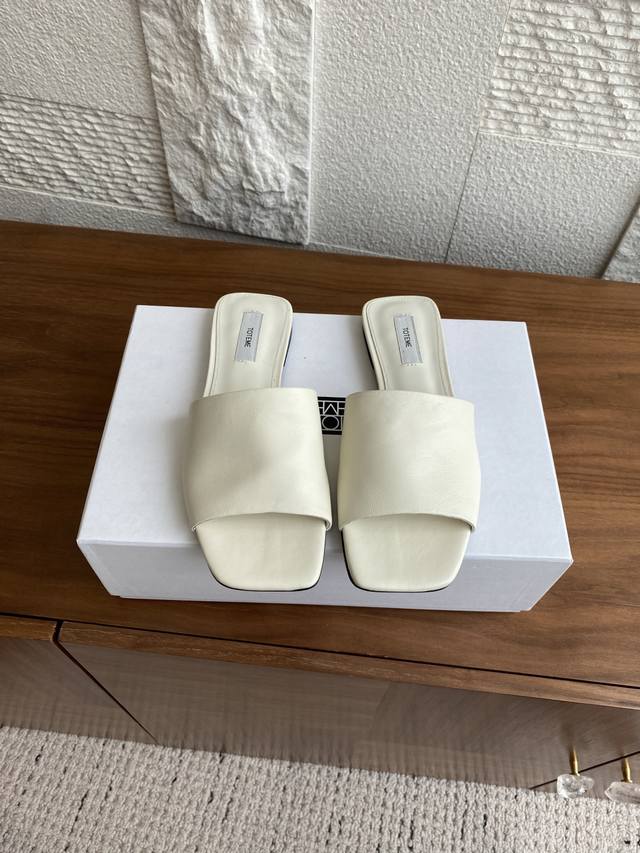 Top version: Toteme 2025 Summer New Flat Flip Flops Bandage Slippers This Toteme