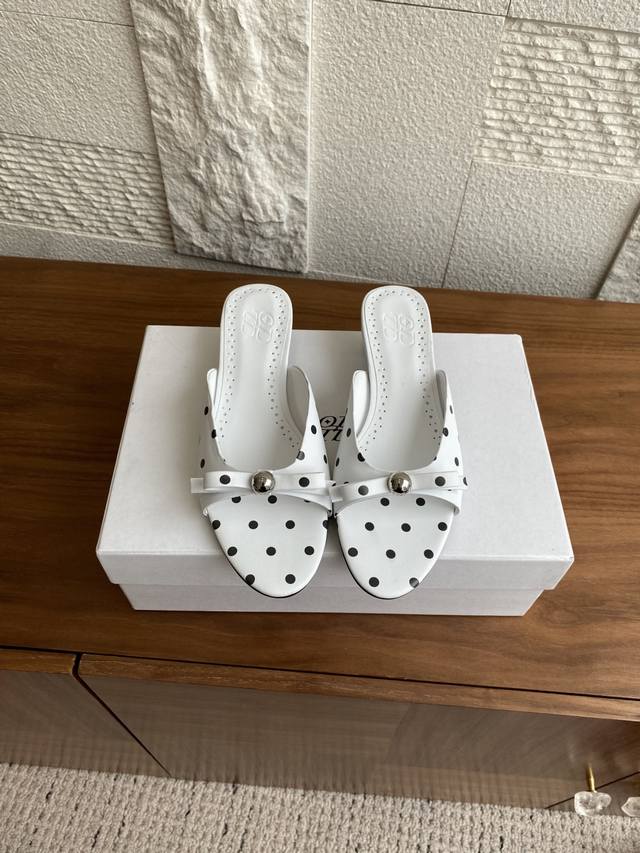 Top version: Odtd 25Ss Spring and summer new kitten heel metal ball bow short si