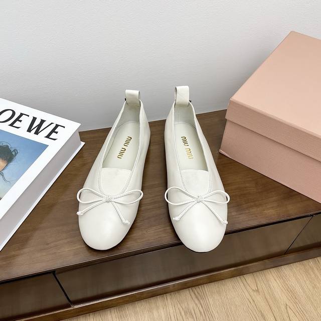 Purchasing-level Miu Miu 25Ss round-toed bow catwalk shoes ballet shoes The play