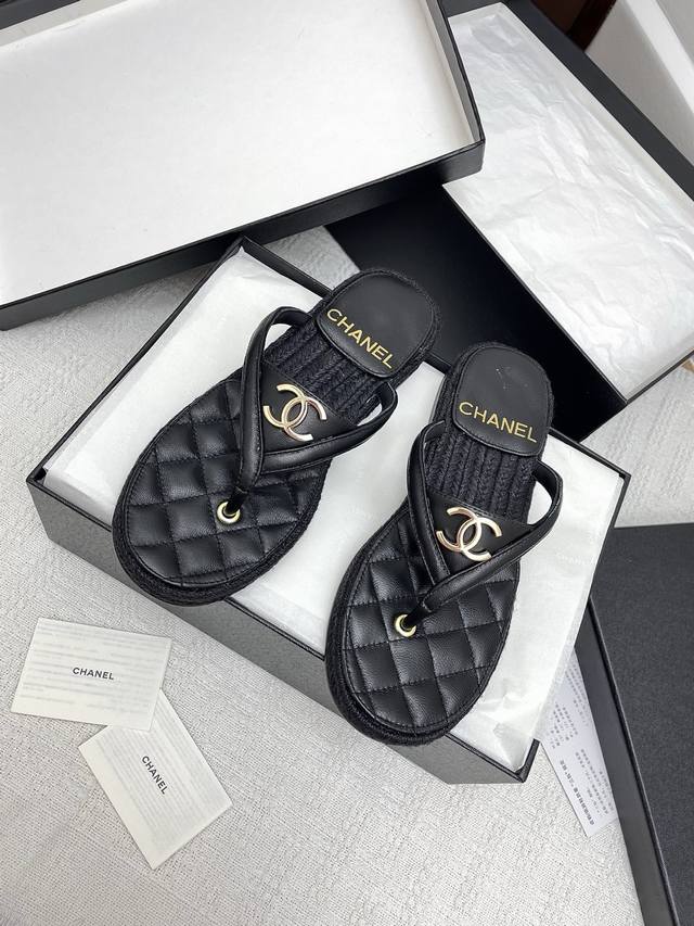Chanel 25Ss new double C straw woven flip flops Enter summer in one second. The