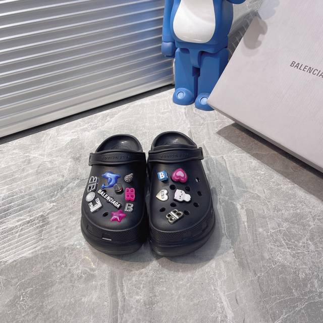 Balenciaga latest spring and summer couple's hole shoes, 25 new spring dark hors