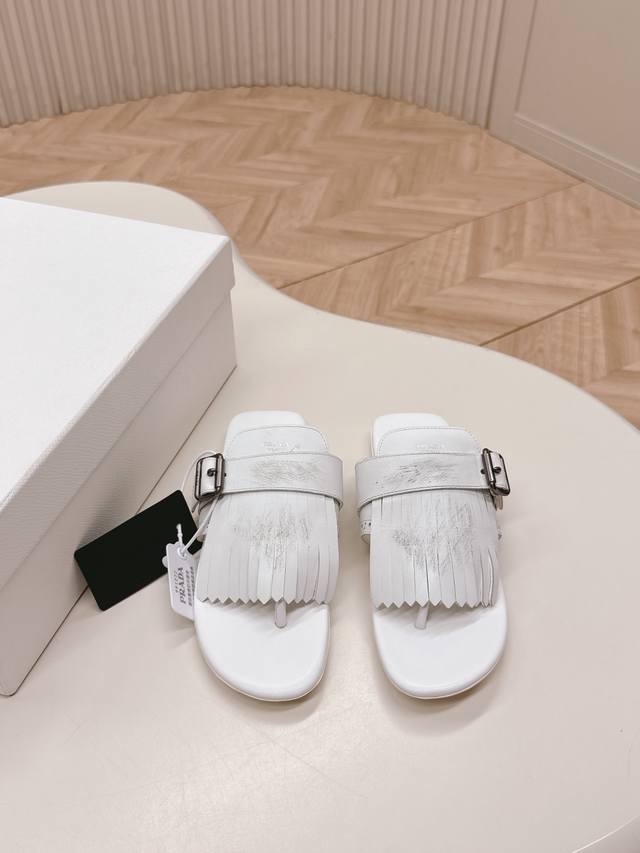 Prada 25Ss summer catwalk new tassel retro sandals This shoe is designed to pres