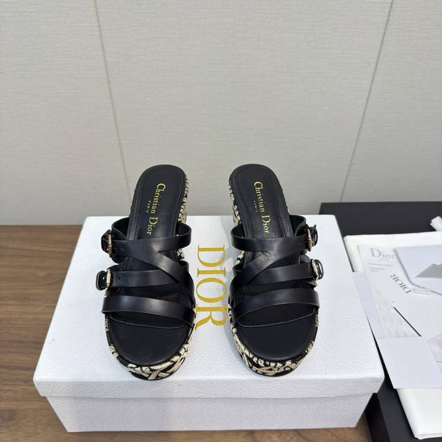 Dior 25Ss summer high version new thick-soled slippers Simple and versatile. Per