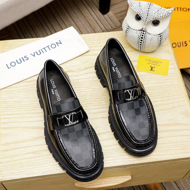 Louis Vuitton new men's casual business leather shoes are copied from the offici