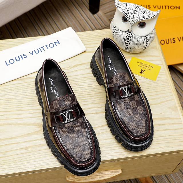 Louis Vuitton new men's casual business leather shoes are copied from the offici