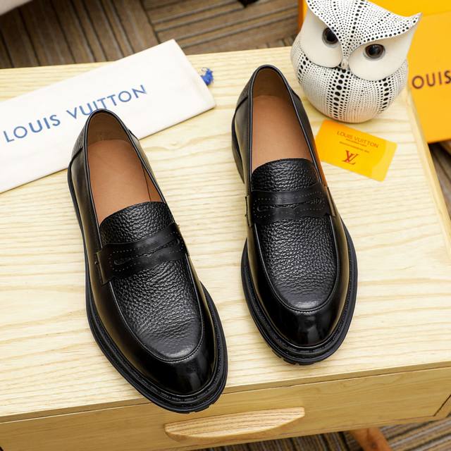 Louis Vuitton new men's casual business leather shoes are a replica of the origi