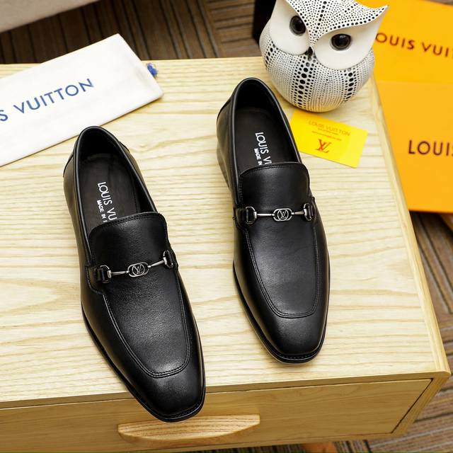 Louis Vuitton new men's casual business leather shoes are copied from the offici