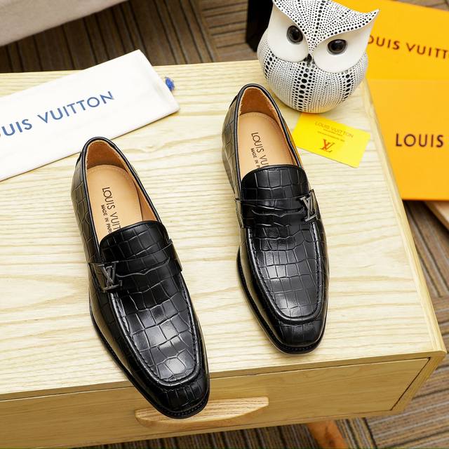 Louis Vuitton new men's casual business leather shoes are a replica of the origi