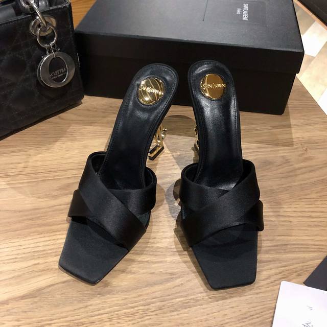 Saint Laurent Paris Saint Laurent 2025 Spring and Summer New Roman Style High He