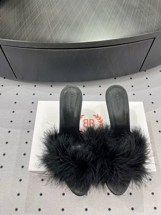 Personalized down fur design, a pair of beautiful shoes that amazed me