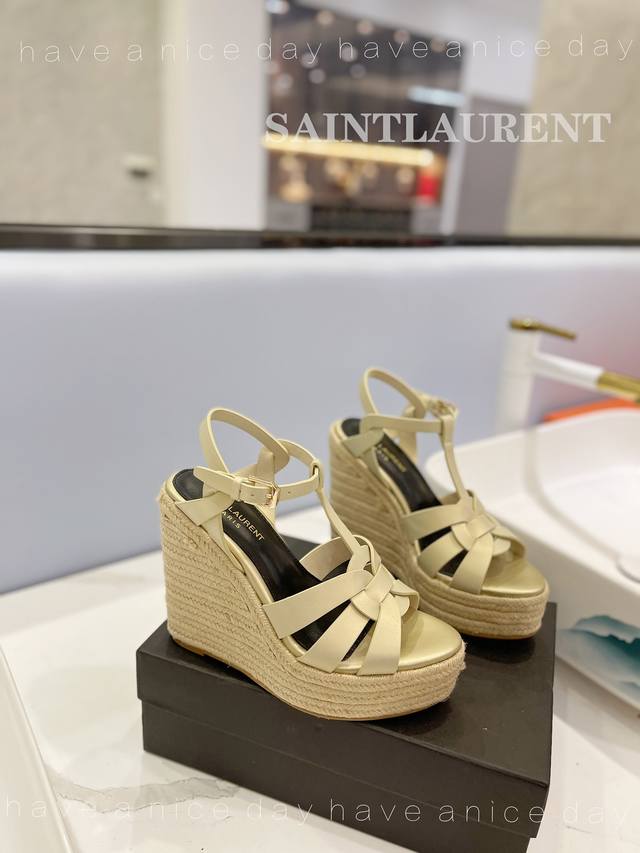 Made by Saint Laurent with high quality, the latest opposite-sex heels are very