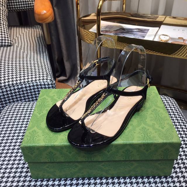 Gucci 2025Ss new style, T-strap sandals, every detail is carefully crafted Fabri