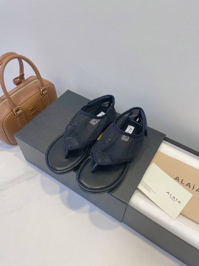 A sandal you can't refuse Alaia