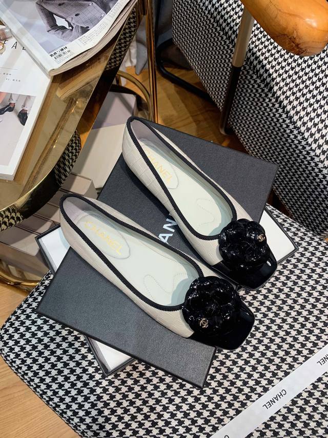 Factory price Pp thick heel, flat heel Chanel classic camellia fashion catwalk s