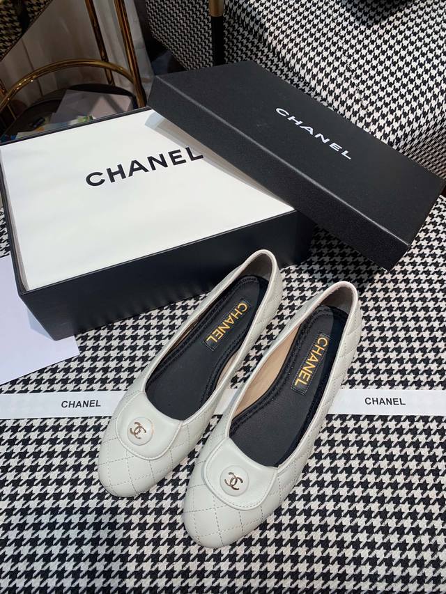 Factory price P Chanel's latest Chanel fashion catwalk model...