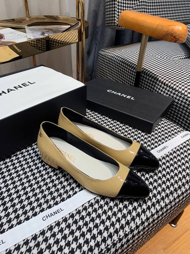 Factory price P Chanel Chanel classic smooth style Can be artistic or fashionabl