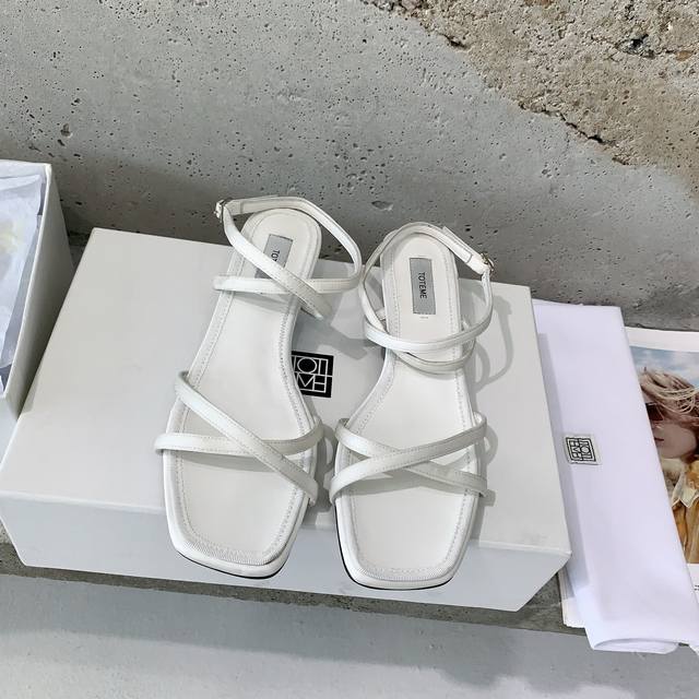 Toteme 2025 new minimalist style treasure sandals slippers have a kind of minima
