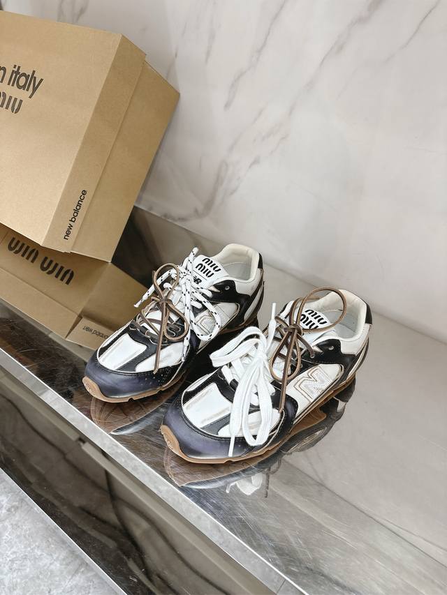 Miu Mi* New Balance co-branded casual shoes. With the popularity of sports shoes