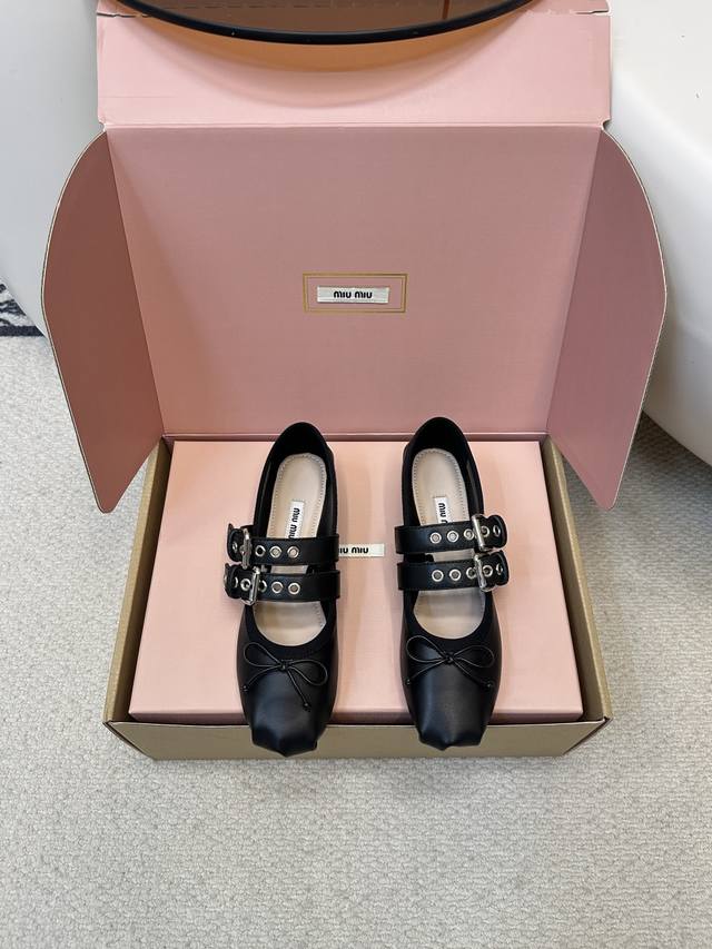 Top quality airplane box + 10 Miu Miu