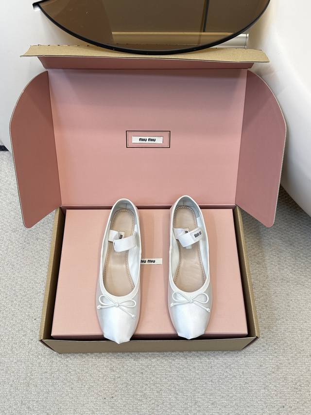 Top quality airplane box + 10 Miu Miu