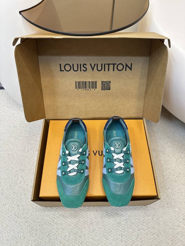 Upgraded version + airplane box Louis Vuitton