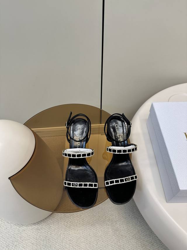 Top version with airplane box Dior