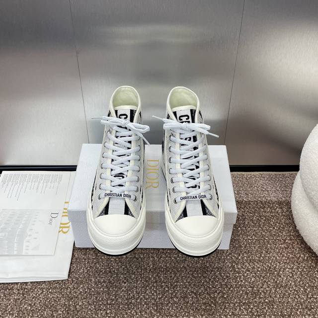 Factory P price P Dior Dior's latest early spring couple's thick-soled strappy h