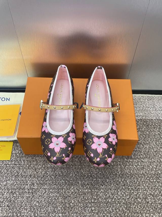Louis Vuitton 2025 Spring and Summer New Flat Ballet Doll Women's Shoes Lv Romy