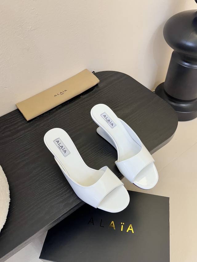 Purchasing-level Alaia niche fashion brand 25Ss new spring and summer stiletto s