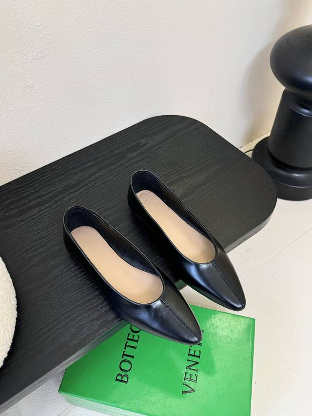 Bottega Veneta 2025 Spring and Summer new hit simple retro flat shoes Bv new sma