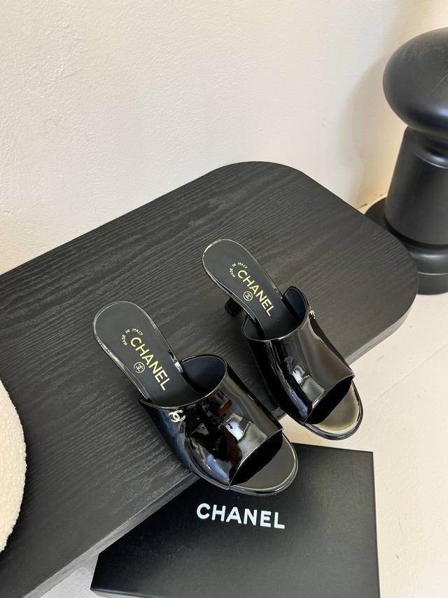 Chanel catwalk slippers are a one-to-one replica of the original. The style is s