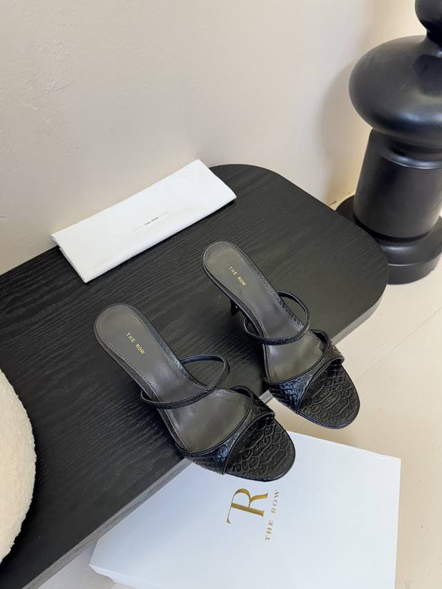 The.Row25 new spring and summer simple metal leather cat heel round toe slippers