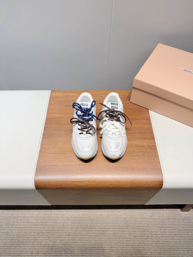 Miu Mi- Miu Miu 25Ss spring and summer new retro color-brushed dad shoes . A pop