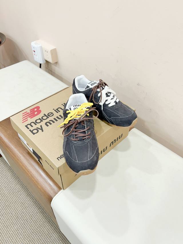 Certified Miumi* X New Balanc joint Nb sneakers This pair of sports sneakers wit