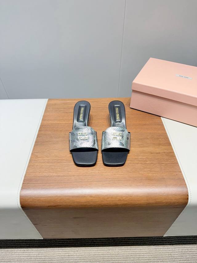 Miu Mi- 25Ss latest summer flat denim slippers Prepare a few more pairs of must-
