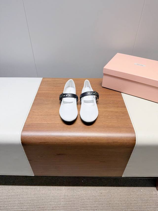 Miu Miu - New Ballet Shoes Fairy Style Integrate the dynamic meaning of ballet i