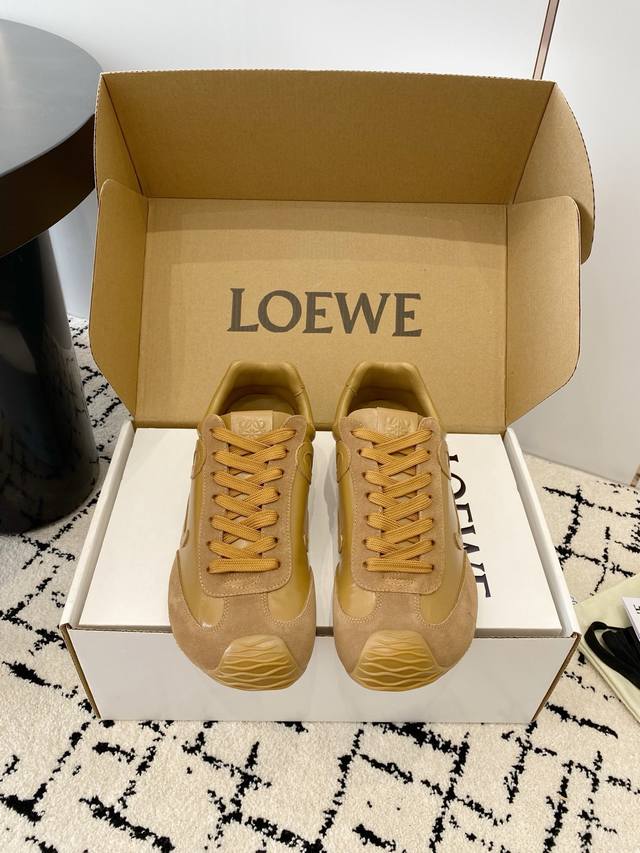 Leather style with 10 buttons, couple style! Loewe's shoes are very popular this