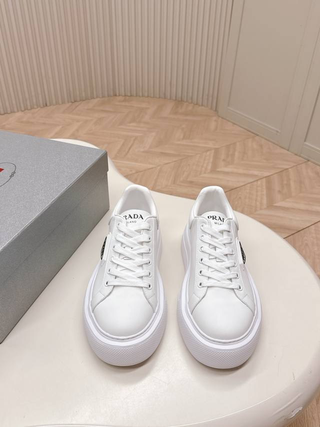 Factory, Prada 25Ss new casual white shoes couple style P's fashionable white sh