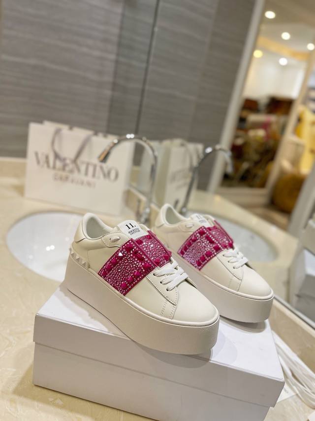 Valentino white shoes Garavanirockstuduntitle D-calfskin thick-soled sneakers -