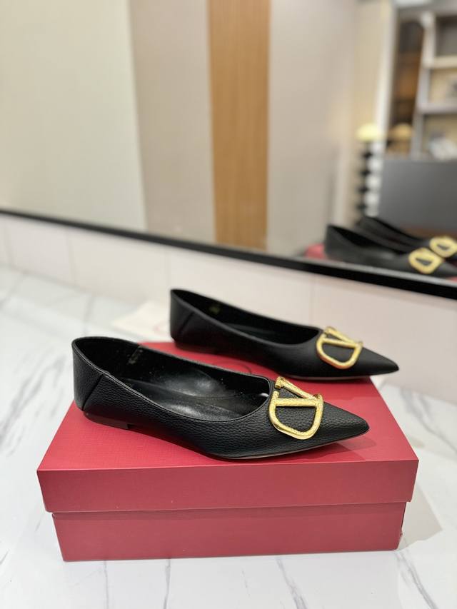 Factory price Pp: Valentino launches a new series of flat shoes, one shoe for 2
