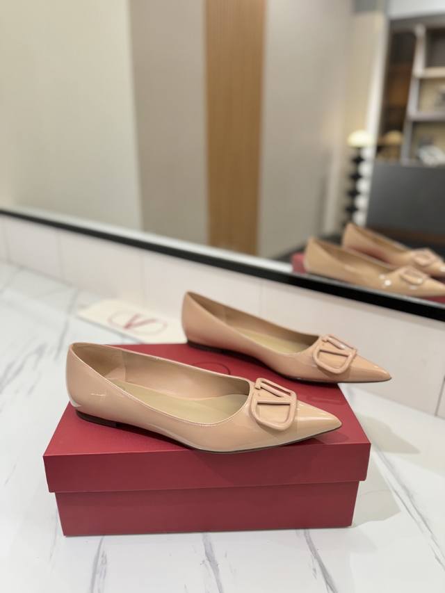 Factory Price Pp: Valentino launches a new single shoe series, single shoe flat