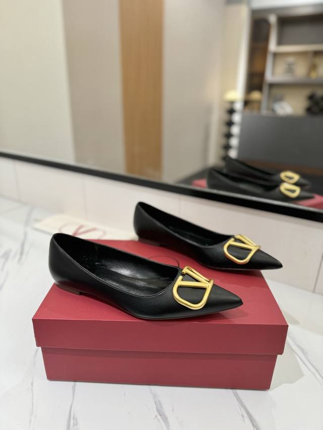 Factory price Pp: Valentino launches a new single shoe series, single shoe flat