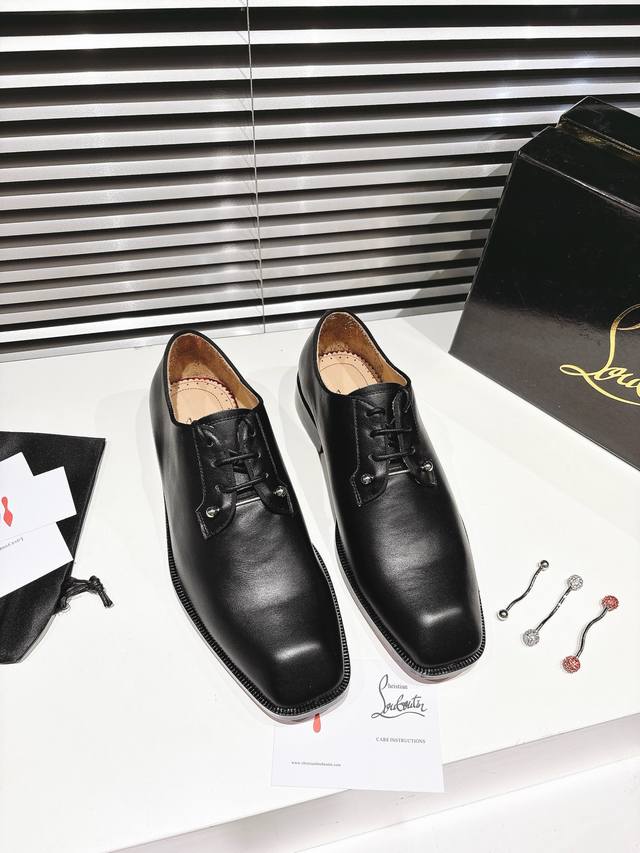 Beaded lace-up black leather upper Genuine leather sole The elegant Chambeliss N