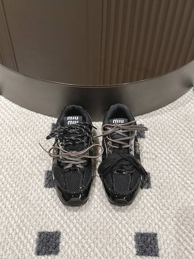 Miu Miu full-top sneakers, fashionable without being ostentatious, free and easy