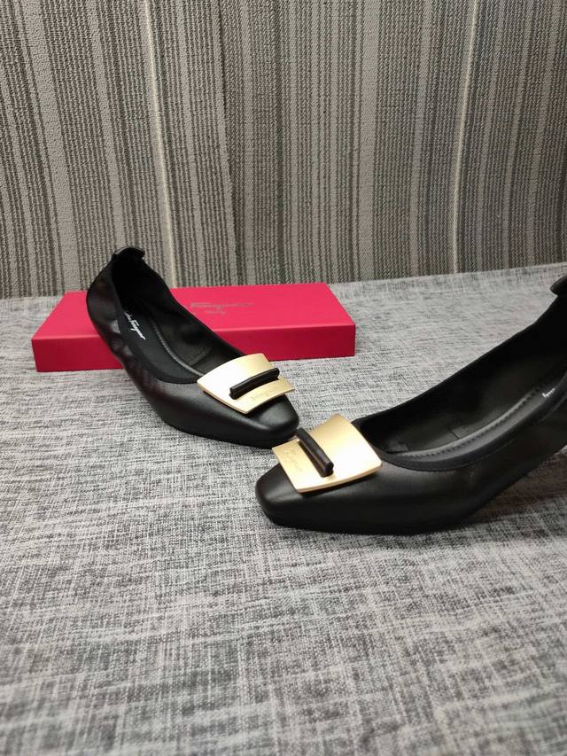 Ferragamo classic serial number egg roll shoes, dancing shoes, driving shoes, su