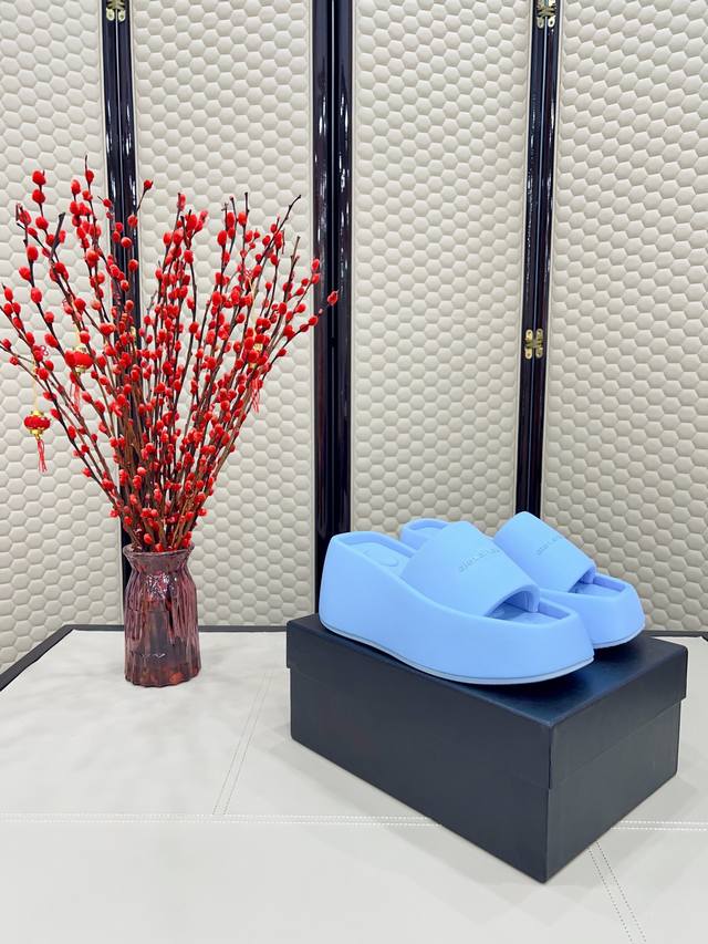 Certified Platform Thick-soled Sandals This summer you must have a pair of king