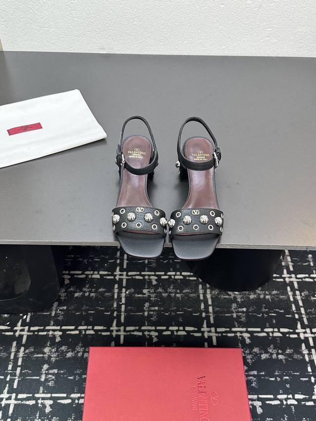 2025 catwalk high version Valentino rivet steel beads embellished thick-heeled R