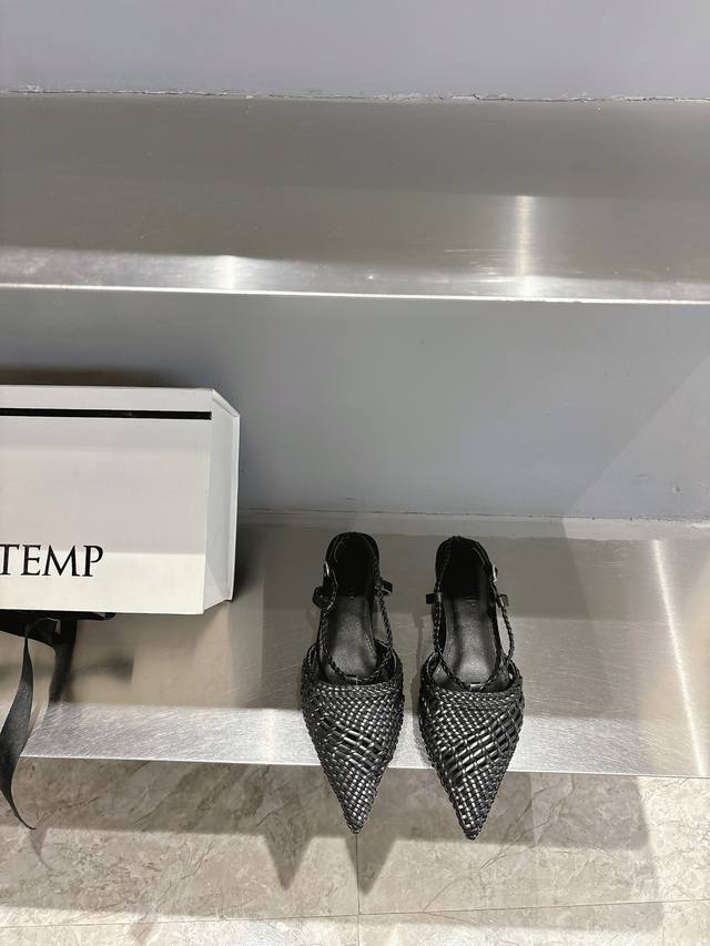 Cotem*New product The unique upper is shaped by exquisite weaving technology. Th