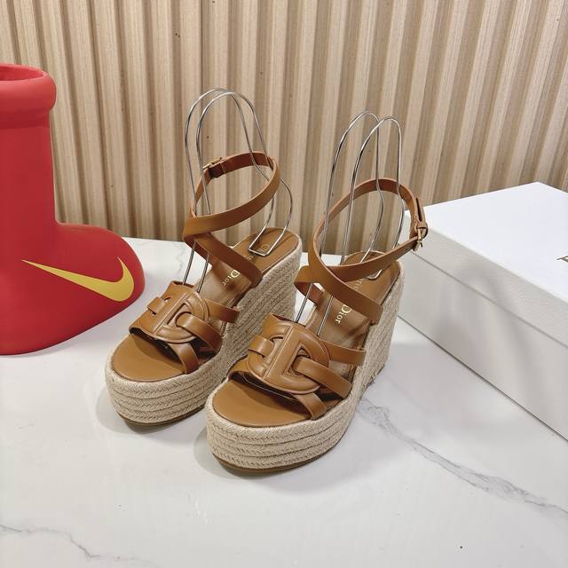 Dior 25Ss summer high version new thick-soled sandals Simple and versatile. Perf